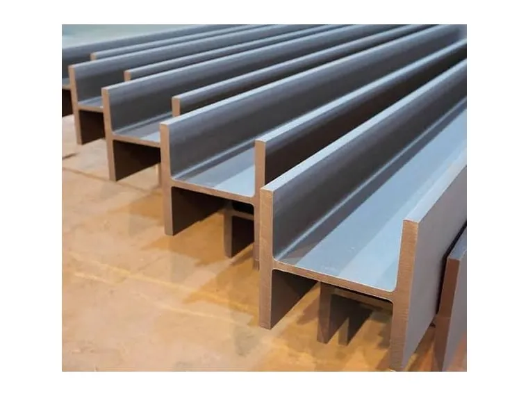 Vigas metálicas y planchas de acero